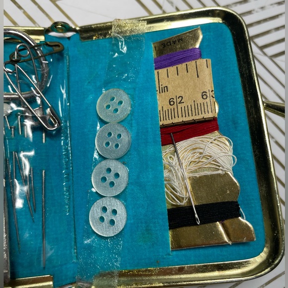 Vintage Traveling Sewing Kit Purse Seamstress Sewing Thread - Picture 7 of 8